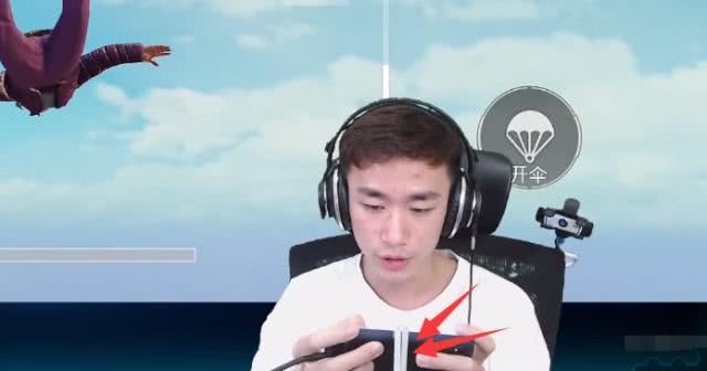 苹果@和平精英：为什么主播只用苹果？原来苹果自带“压枪挂”，安卓哭了