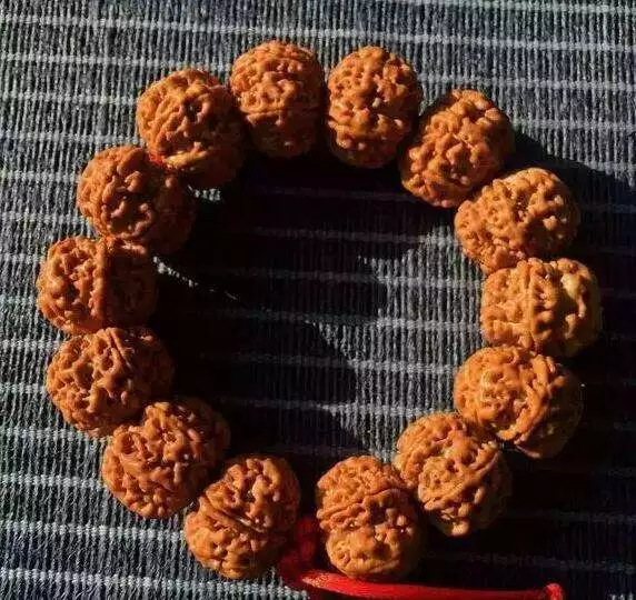 「文玩」文玩界的奇葩：这些文玩越丑越值钱，捡到千万别丢了！