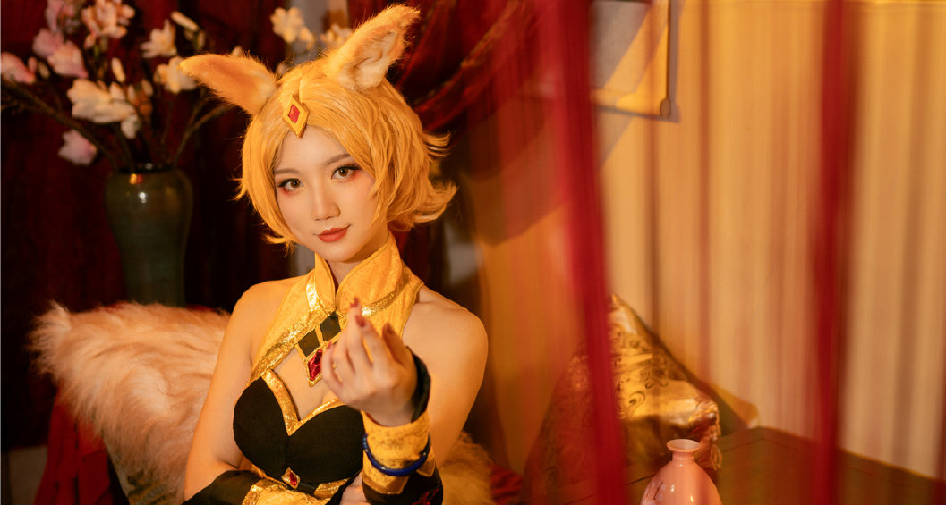 「妲己」王者荣耀：：妖气十足！梦幻妲己COS上线，谁不喜欢金发妹妹呢