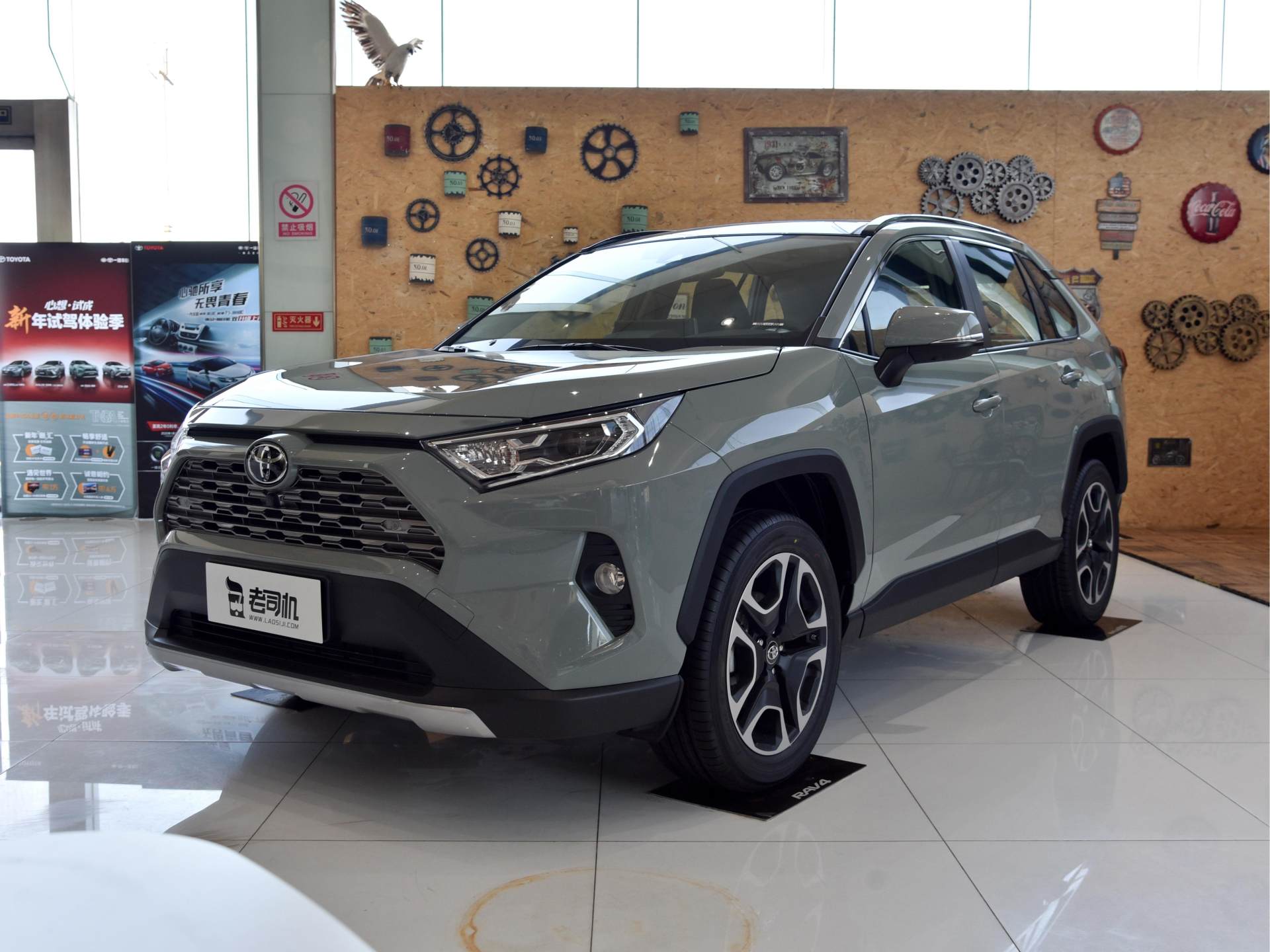 丰田RAV4|丰田的销量要靠它，2.0L+CVT，空间不输CRV，17.48万起