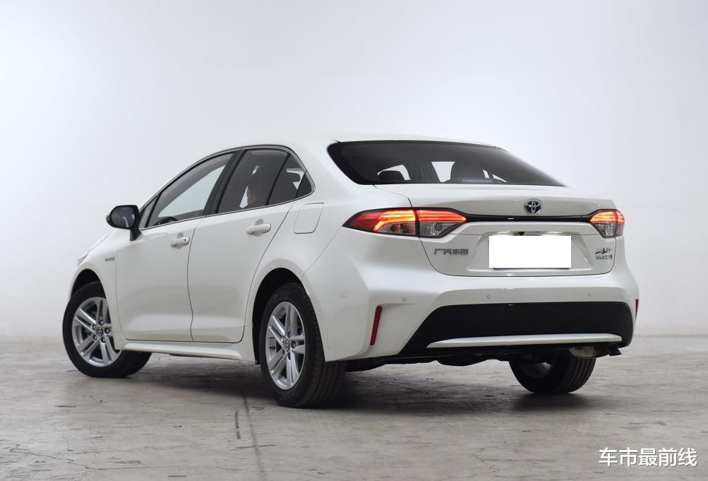 「丰田雷凌」一箱油能跑1K公里的轿车，越堵车越省油，卖13万，比大众本田都强