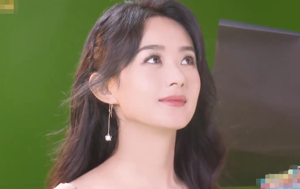 赵丽颖|赵丽颖拍摄宣传片全程“无实物表演”，离开5毛钱特效后，才知演员有多敬业