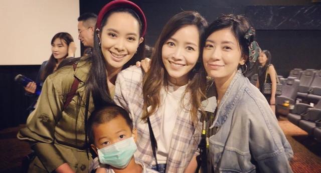 霍建华|贾静雯一家四口包场请好友看电影,霍建华疑带女儿同行变超级奶爸