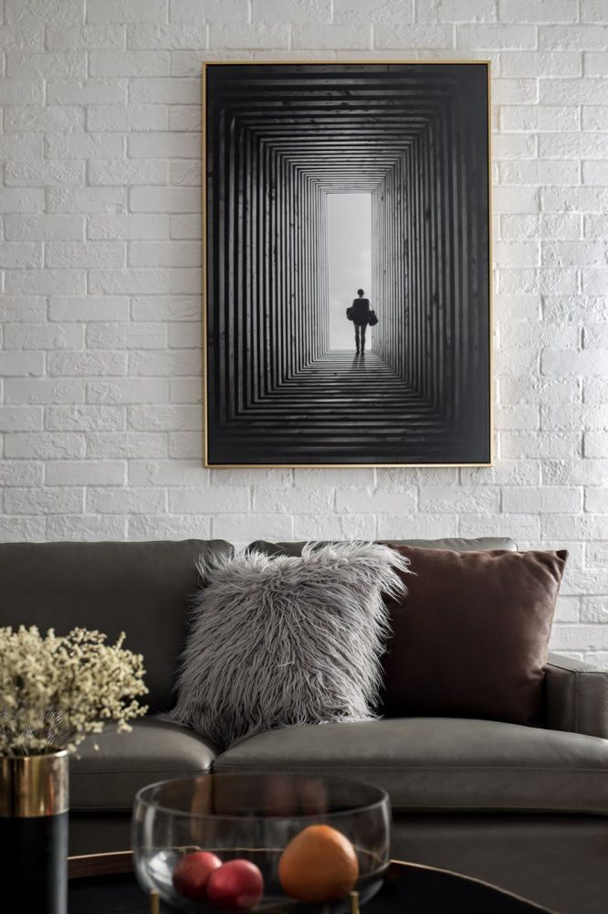 ▲98平现代三居，黑白灰客厅格调十足，儿童房用黑框玻璃门隔断