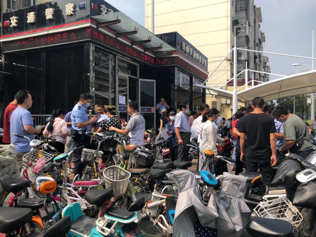 捷克|昨天,济南电动车挂牌现场“车山车海”,关于今后挂牌情况,最新回应