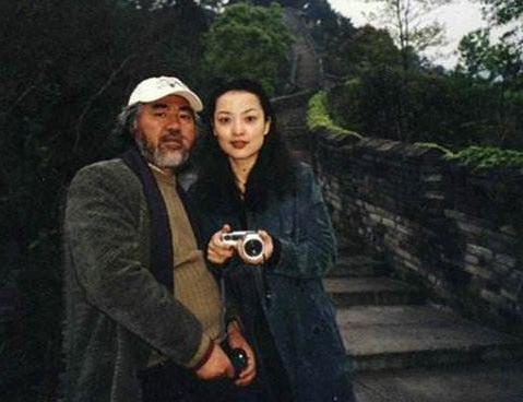 张纪中▲2010年,张纪中总往美国跑,6年后妻子与干儿子夜会3小时画面曝光