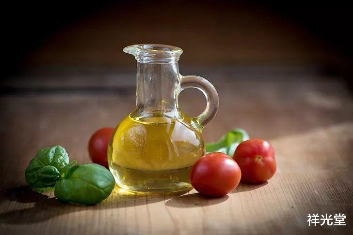 饮食|年纪轻轻，就头昏头痛，手脚麻木？提醒：5种食物趁早撤下餐桌