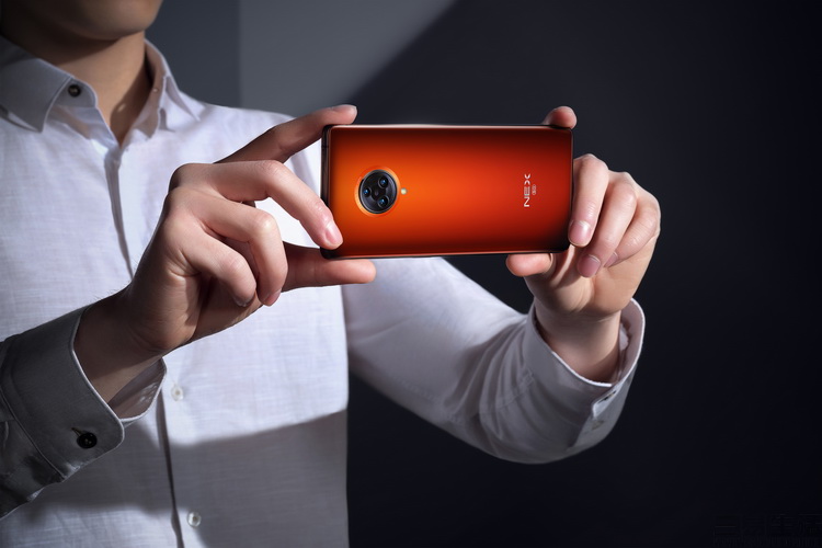 荣耀：5G入门手机或将爆发，却可能撕开了一块遮羞布