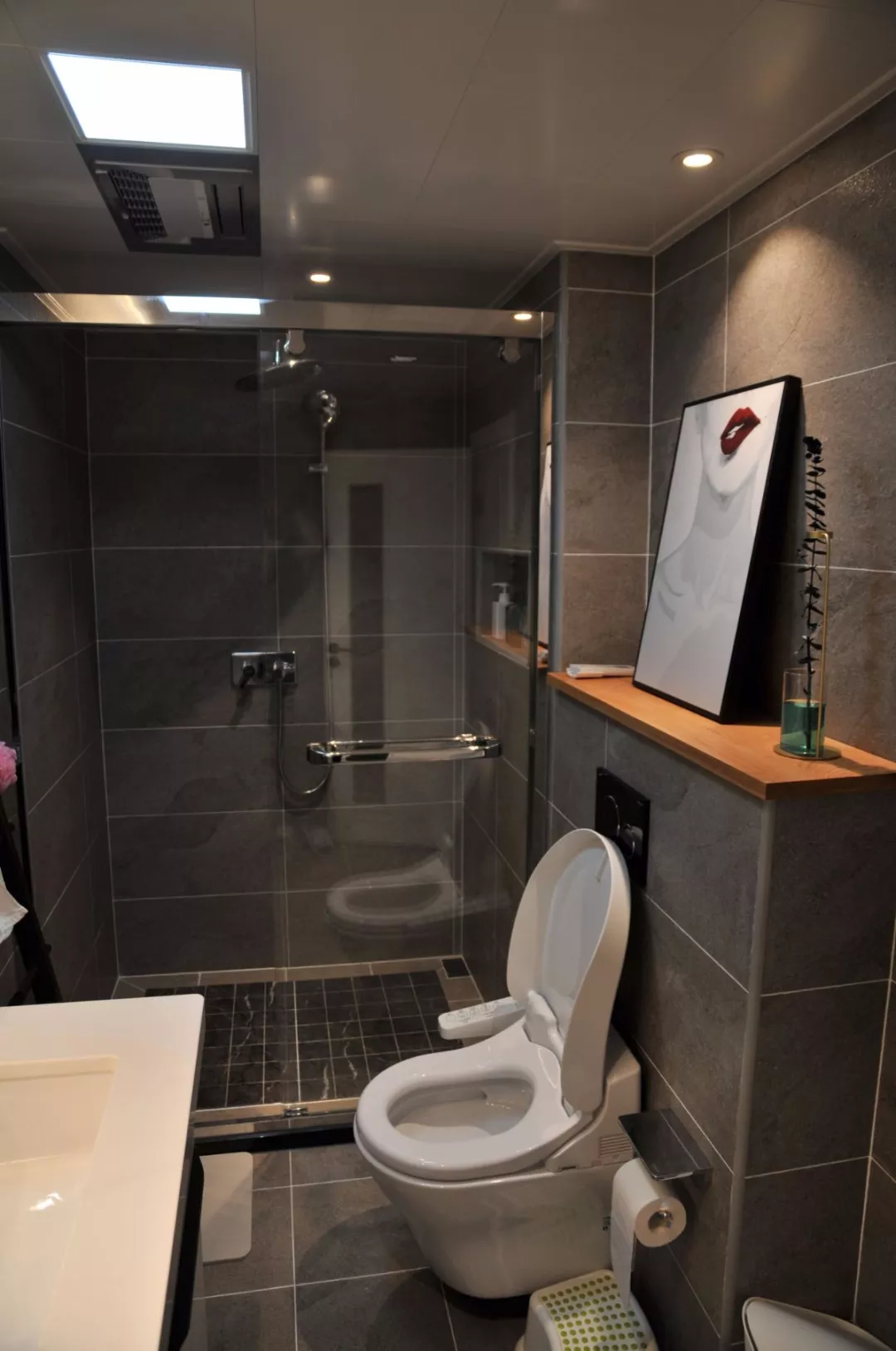 ▲卫生间地漏的五种设计，哪个排水效率高，还好看？