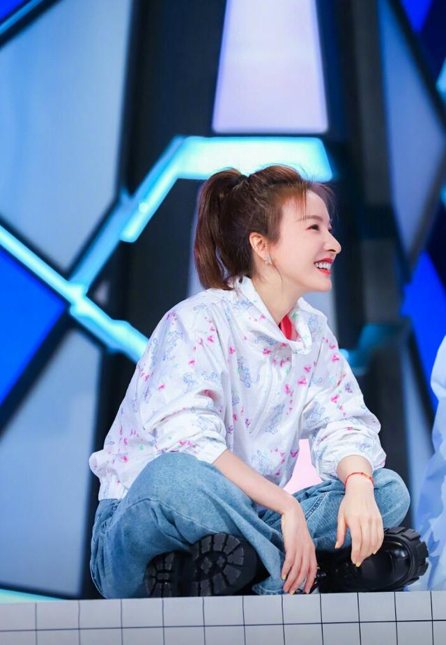 「穿衣搭配」吴昕的衣品竟然这么好，每一件都恰到好处，出镜状态超级好