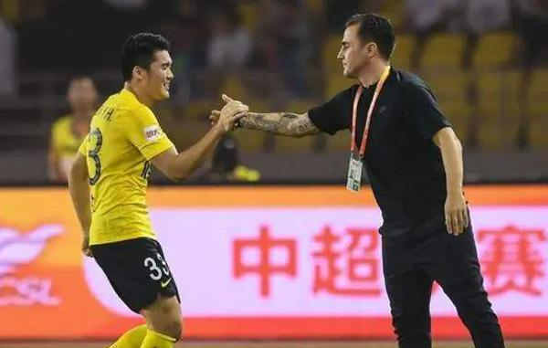 钟义浩|恒大新星恐重蹈一旧将覆辙,卡帅或会弃用他!网友:他太独了