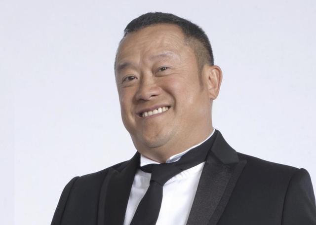 曾志伟|曝曾志伟老婆因病去世！生前现身医院病态难掩，夫妻分居两地多年