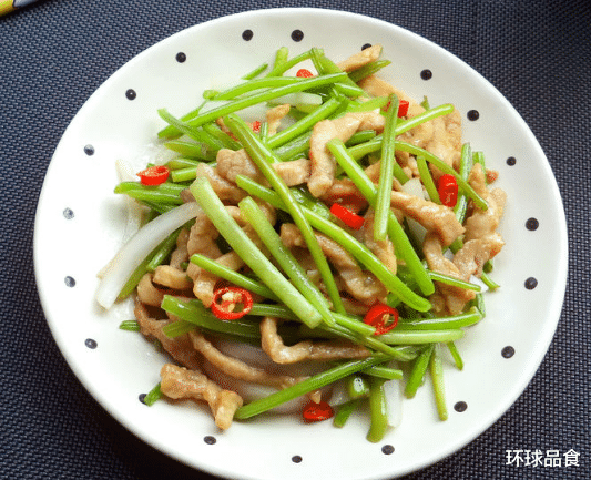 红薯|冬季，遇见这菜别手软，简单炒一炒，美味下饭，不懂吃太可惜