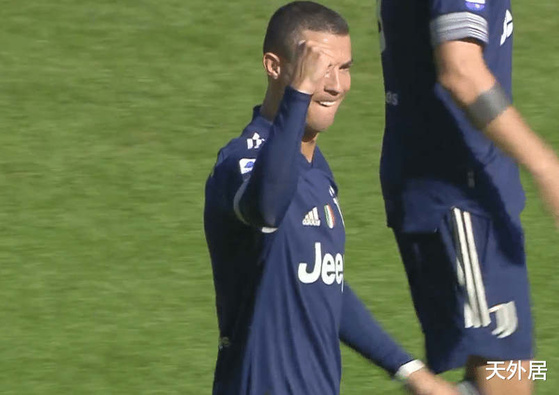 亚冠|C罗神作！用脚底板完成破门，反越位骗了所有人，进球后灿烂一笑