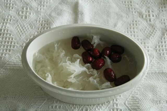 红枣|红枣与此物一起煮，皱纹消失了，嘴巴不臭了，头发变得乌黑发亮