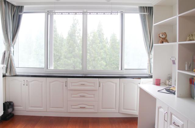 ##阳台拿来晾衣服太浪费了，越来越多人这么设计，采光好又实用