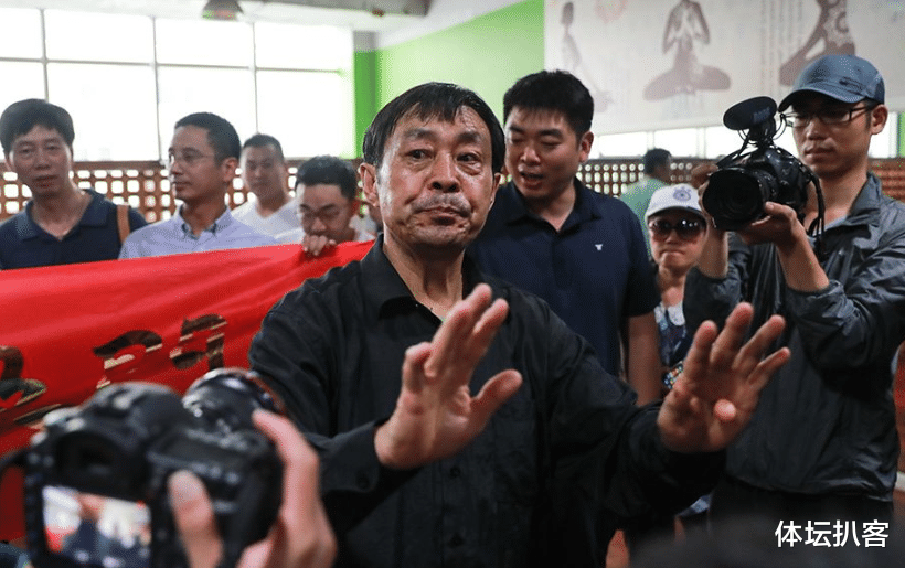 『华春莹』马保国火到国外！太极大师还有一个身份，被30秒KO真因曝光！