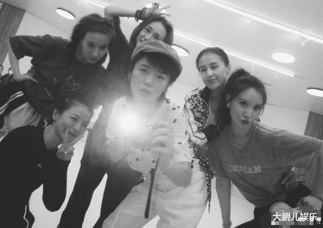 【乘风破浪的姐姐】《乘风破浪的姐姐》主题曲官宣，只看名字，便有“内味儿”了