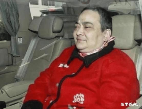 何鸿燊：何鸿燊最“丑”女儿身价依旧不菲，为何到58岁依旧无人娶？看到相貌懂了