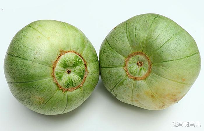 「」买甜瓜时，无论个头大小，只要瓜脐长“这样的”，味道都香甜多汁