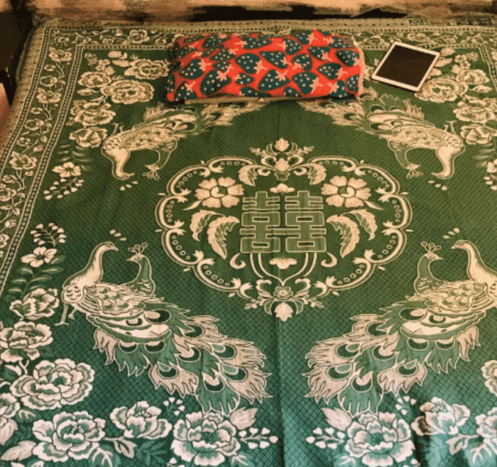 『』“钓鱼钓出来个破石头，看起来很值钱”还是放回去心里踏实点！哈哈