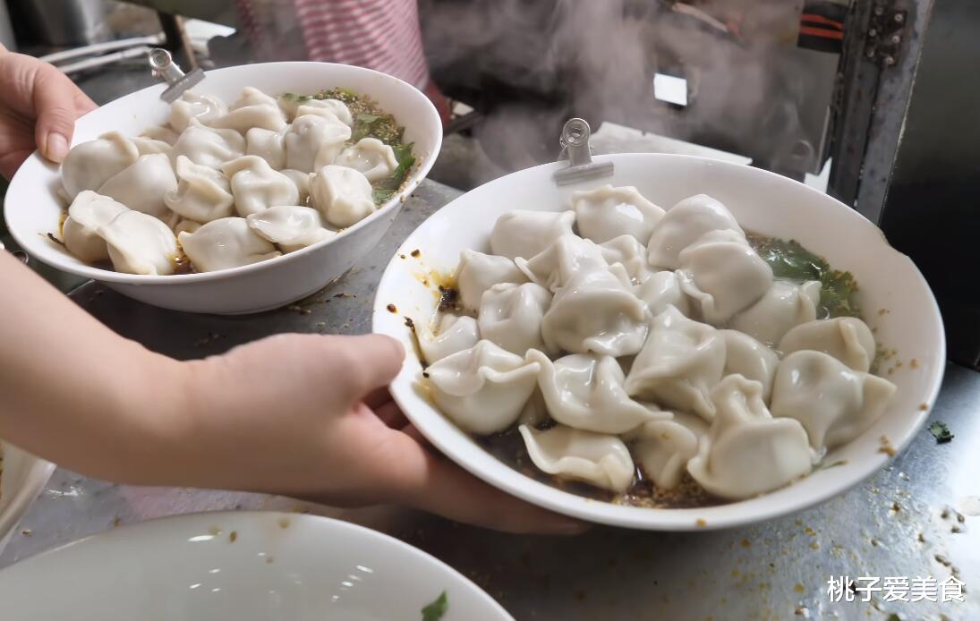 饺子|饺子馆每天煮一百多碗饺子，老顾客掐着点来，打工人：我吃不起！