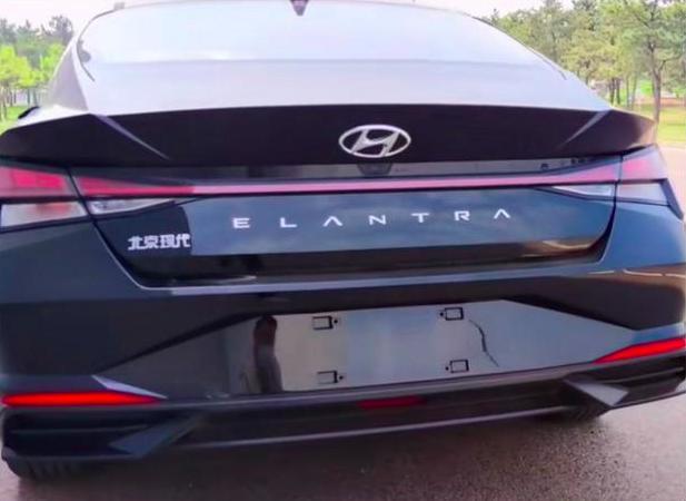 「现代伊兰特」比菲斯塔还高级！全新伊兰特帅的掉渣，搭1.4T动力，忘了思域