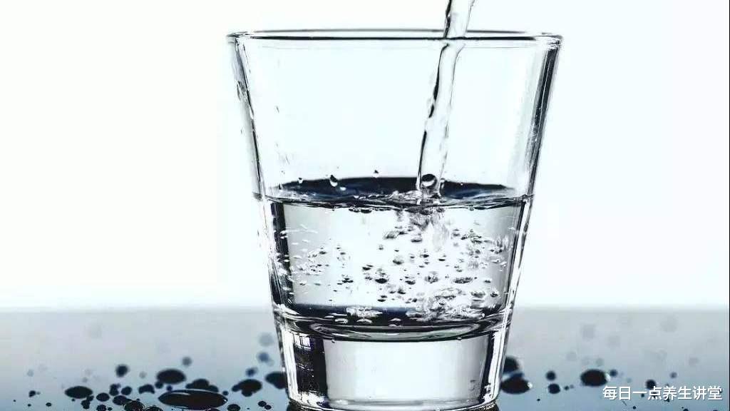「衰老」比熬夜更易让人衰老的饮水习惯,你是否有中招呢?快来了解一下吧
