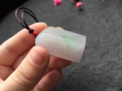 翡翠手串:酒桌“炫富”,500万翡翠手串被顺走,日常你会戴多贵的翡翠?