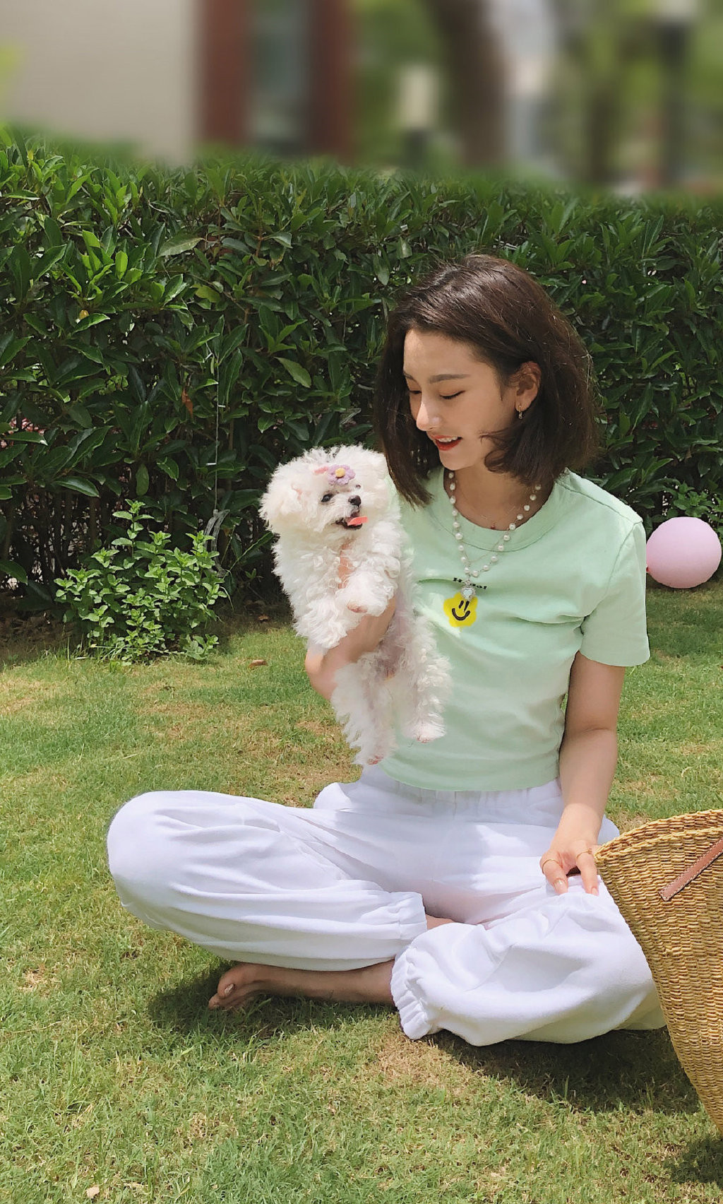 刘海：剪了刘海的宋祖儿好“初恋”！穿复古泡泡裙太显小了，阳光了许多