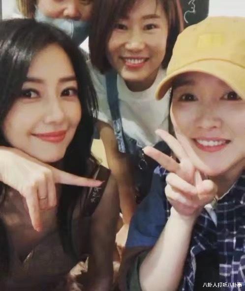 高圆圆：高圆圆产后素颜显年纪？发际线太高了，手指暴露了婚后真实状态