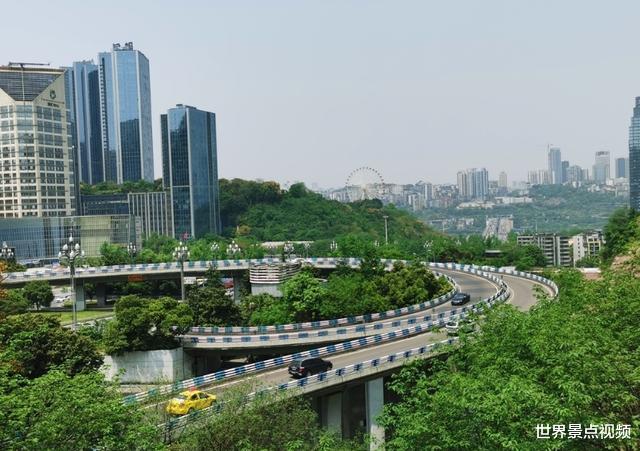 「重庆」我国不适合自驾游的城市，但却非常适合穷游，景点几乎都免费