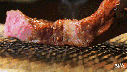 [苦瓜]长点心吧！吃烤肉服务员问你：换不换纸，其实是一种“暗示”