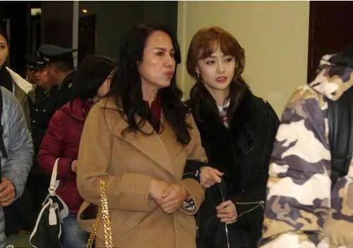 郑爽|疑爽妈担心郑爽星路受阻，提议和2个外孙“永远不要再见面”