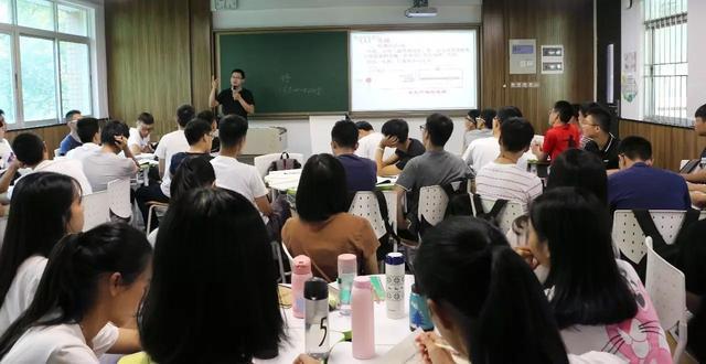 大学|200分专科和400分专科一样吗？这4点看出差距，真的不一样