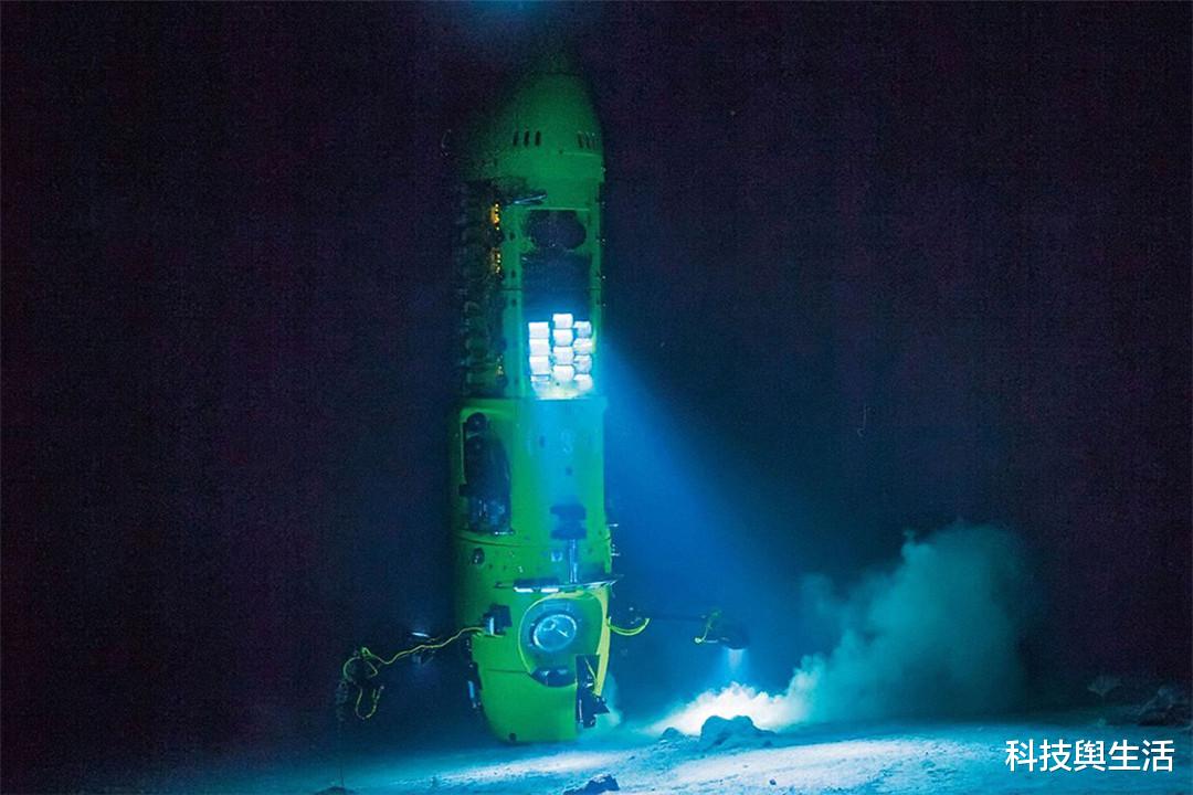 科学家|千米深海现不明建筑物，与现代机场高度相似，史前文明或存在？