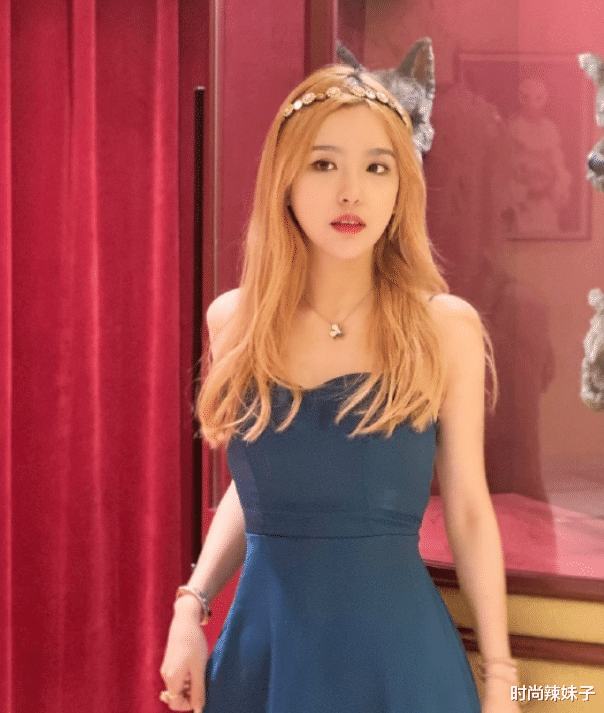 rita|英雄联盟“最美解说”晒照，Rita靠身材圈男粉，这颜值真能出道
