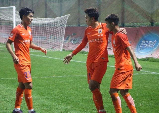 #山东鲁能#鲁能22岁187cm边锋,留洋两年包揽金靴,投奔李霄鹏将担大任