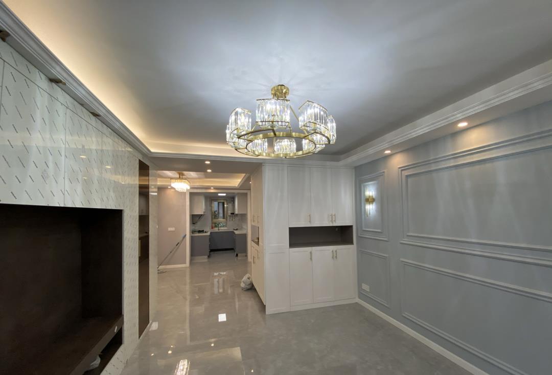 |她家装修的轻奢风格,还没家具就很漂亮,让人看了都特别羡慕!