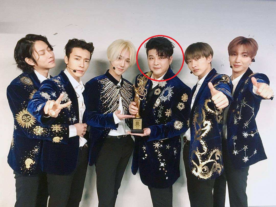 「superjunior」Super Junior神童成功减重31公斤 晒自拍照瘦到认不出