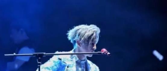 |永不会过气的4位歌手，不出专辑也有热度，最后一位影响了几代人