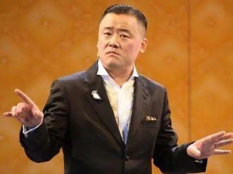 周立波|14岁成传奇，19岁名满上海滩，打瞎岳父傍富婆，周立波现在怎样了