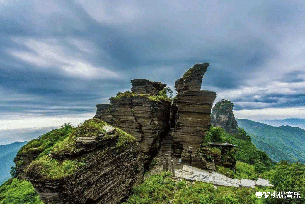 「梵净山」梵净山索道又长又快，穿越云海，山泉清澈见底