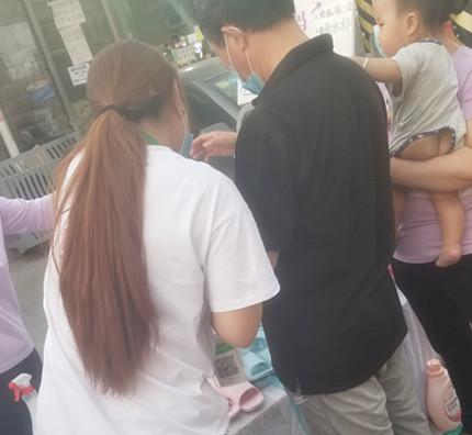 『外卖小哥』摆地摊一天赚上千？我们去地摊一条街，找了5个地摊老板聊了聊