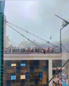 杨幂|“杨幂脚臭的梗是怎么传开的呢？不会真有人闻过吧...”哈哈哈