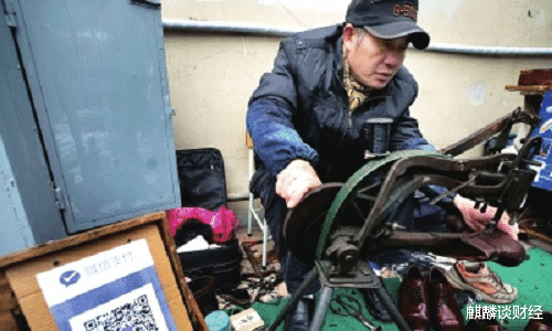 支付宝|地摊经济火了，马化腾笑了，马云却很无奈？摊主好像更爱“它”