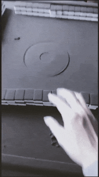 |“大哥你就别装了,眼镜上的反光早就暴露一切了!”哈哈哈哈哈真尴尬啊~