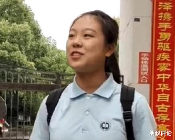 女孩|还记得第一个出考场的女孩吗,开心到跳\一字马\,分数出来啦