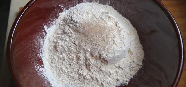 『馒头』新手蒸馒头不会和面，用这个简单的定律，再也不会出错了