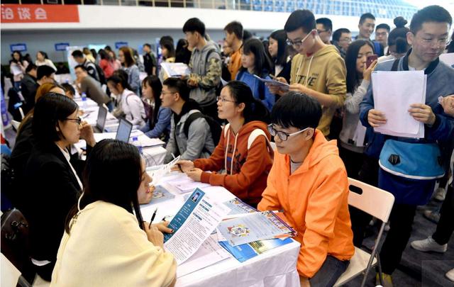 大学|教育部发布通知，两类大学毕业生直接入编，无条件解决就业问题